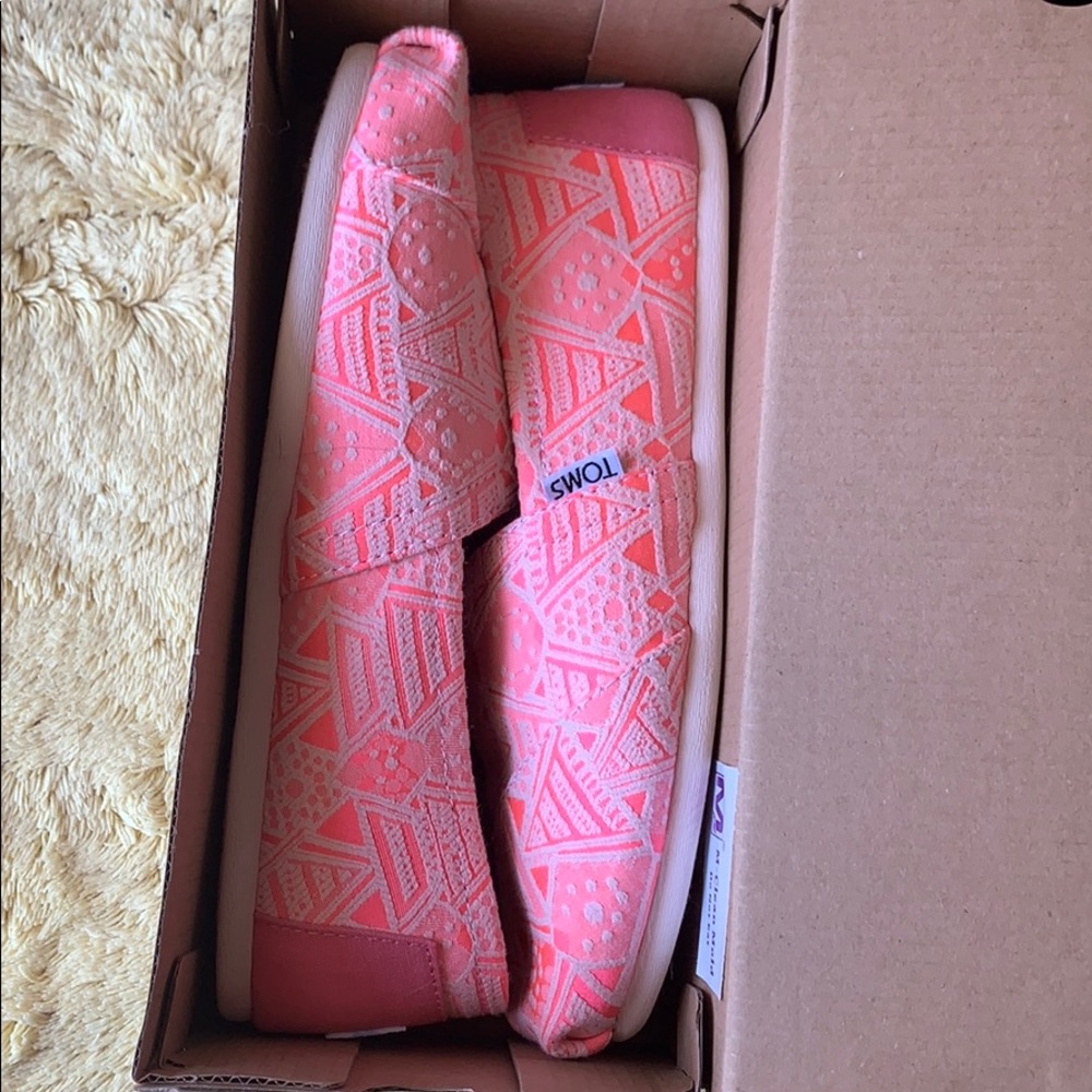 Classic Neon Toms